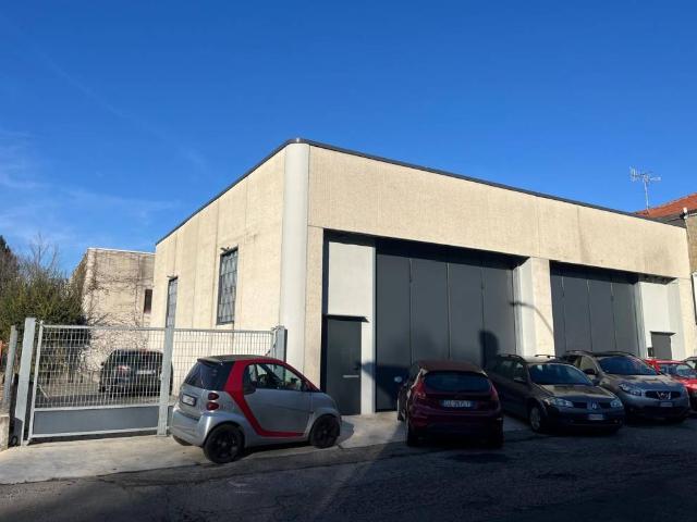 Locale Commerciale in vendita a Oggiono, Lecco