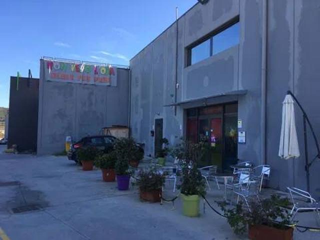 Locale Commerciale in vendita a San Pantaleo, Sardigna/Sardegna