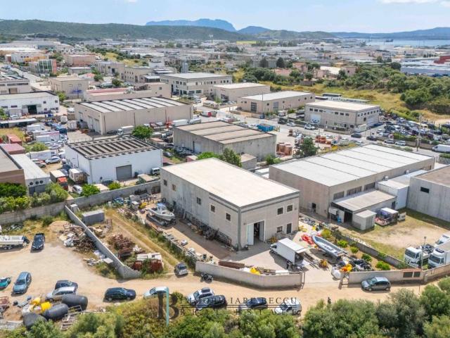 Locale Commerciale in vendita a San Pantaleo, Sardigna/Sardegna