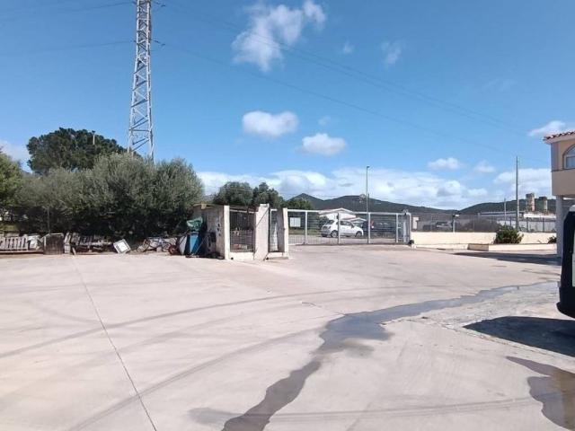Locale Commerciale in vendita a San Pantaleo, Sardigna/Sardegna