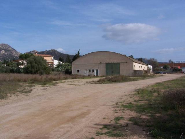 Locale Commerciale in vendita a San Pantaleo, Sardigna/Sardegna