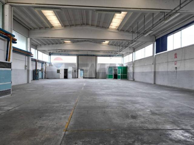 Locale Commerciale in vendita a Piemonte, Novara