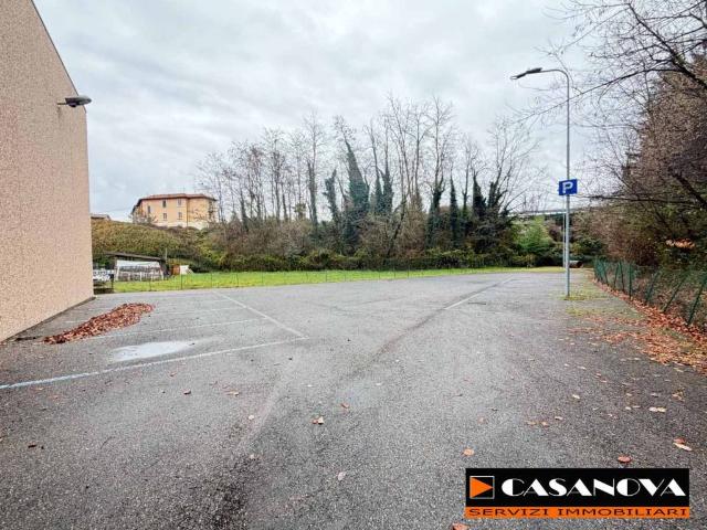 Locale Commerciale in vendita a Cascina Bella, Faloppio
