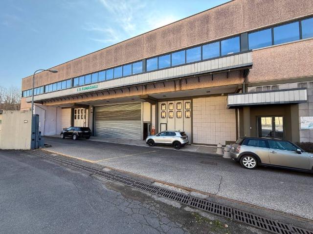 Locale Commerciale in vendita a Cascina Bella, Faloppio