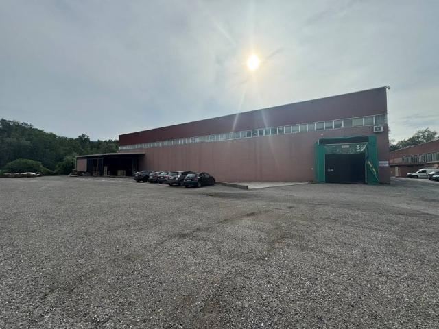 Locale Commerciale in vendita a Cascina del Pè, Faloppio