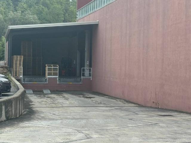 Locale Commerciale in vendita a Cascina del Pè, Faloppio