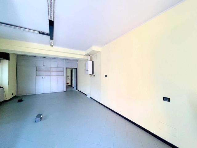 Locale Commerciale in vendita a Olgiate Molgora, Lombardia
