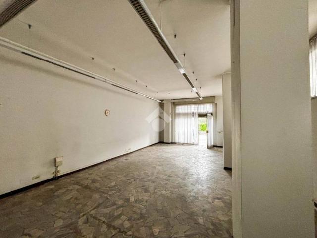 Locale Commerciale in vendita a Olginate, Lombardia