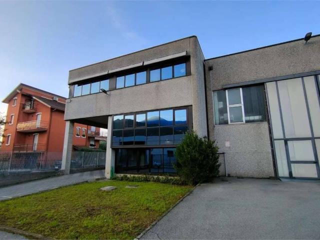 Locale Commerciale in vendita a Olginate, Lombardia