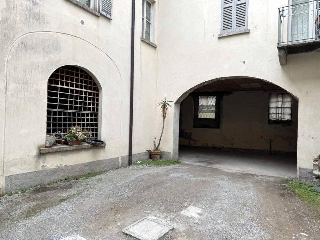 Locale Commerciale in vendita a Olginate, Lombardia