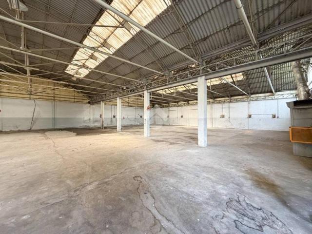 Locale Commerciale in vendita a Capiate, Olginate