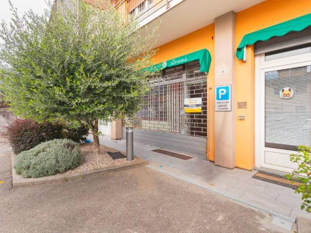 Locale Commerciale in vendita a Omegna, Verbano-Cusio-Ossola