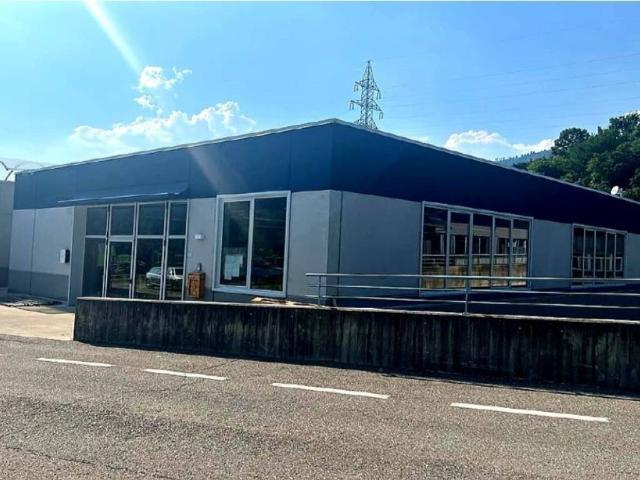 Locale Commerciale in vendita a Onore, Lombardia