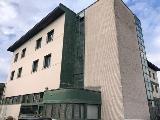 Locale Commerciale in vendita a Locate Triulzi, Lombardia
