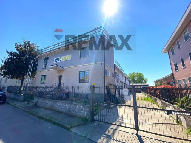 Locale Commerciale in vendita a Locate Triulzi, Lombardia