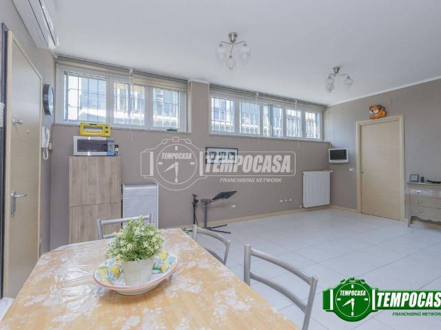 Locale Commerciale in vendita a Locate Triulzi, Lombardia