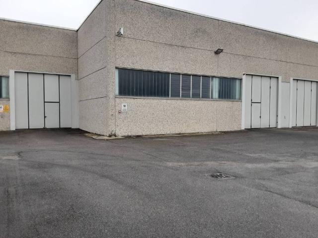 Locale Commerciale in vendita a Locate Triulzi, Lombardia