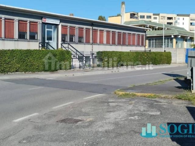 Locale Commerciale in vendita a Locate Triulzi, Lombardia