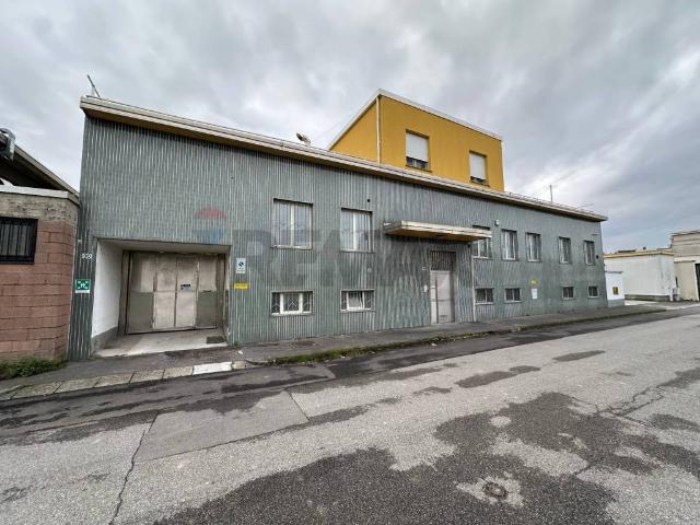 Locale Commerciale in vendita a Locate Triulzi, Lombardia