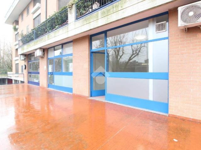 Locale Commerciale in vendita a Locate Triulzi, Lombardia