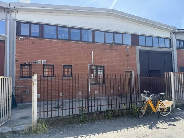 Locale Commerciale in vendita a Locate Triulzi, Lombardia