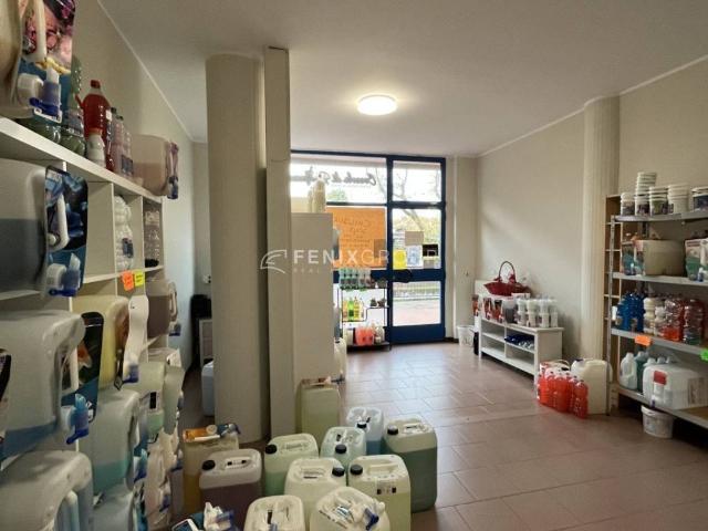 Locale Commerciale in vendita a Locate Triulzi, Lombardia