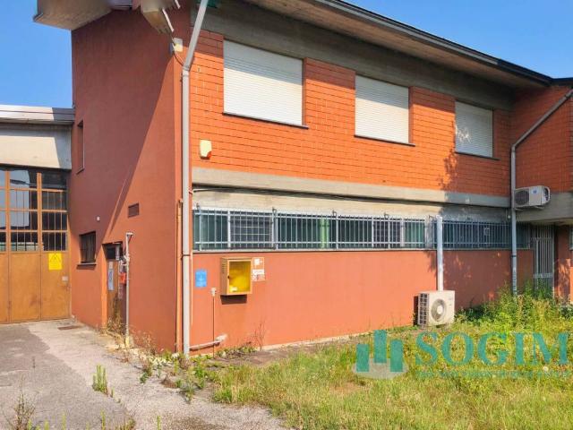 Locale Commerciale in vendita a Locate Triulzi, Lombardia