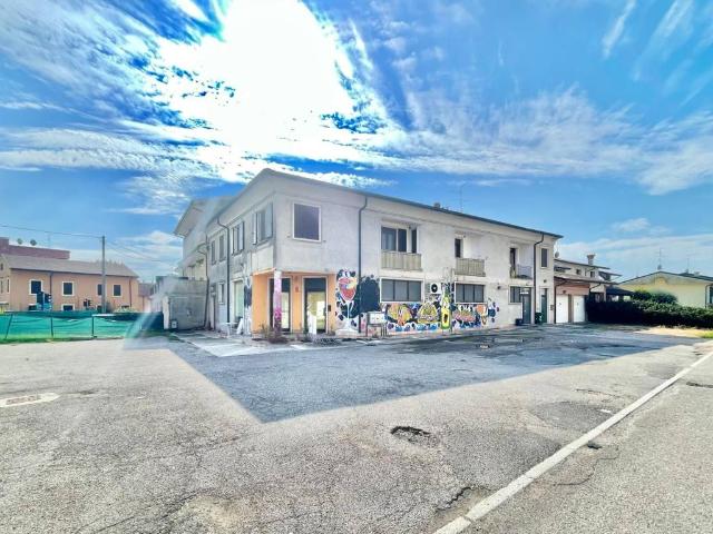 Locale Commerciale in vendita a Oppeano, Veneto