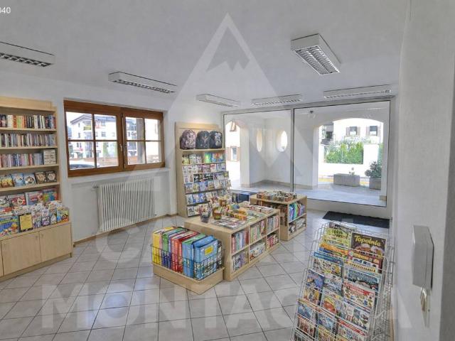 Locale Commerciale in vendita a Überetsch-Unterland - Oltradige-Bassa Atesina, Ora