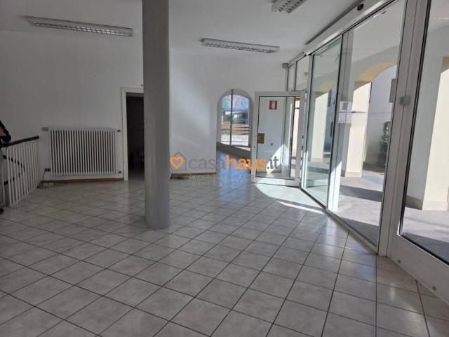 Locale Commerciale in vendita a Auer - Ora, Bolzano - Bozen