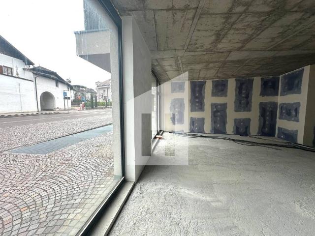 Locale Commerciale in vendita a Überetsch-Unterland - Oltradige-Bassa Atesina, Ora