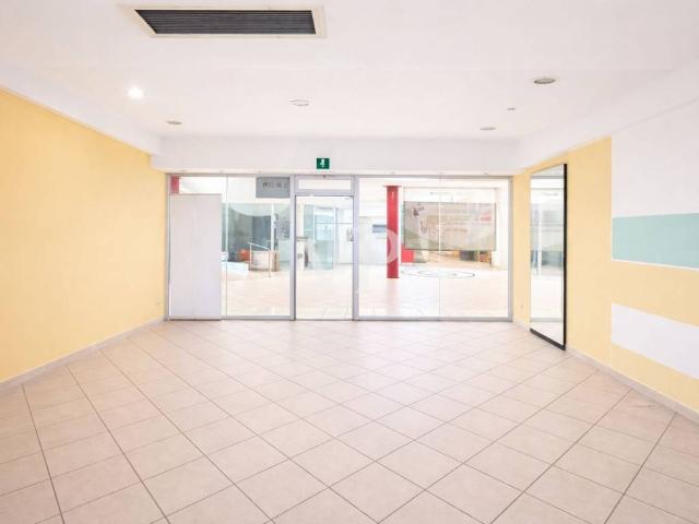 Locale Commerciale in vendita a Überetsch-Unterland - Oltradige-Bassa Atesina, Ora