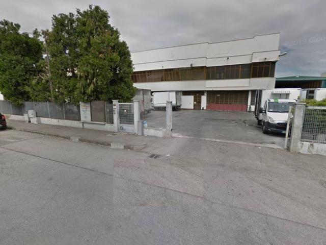 Locale Commerciale in vendita a Piemonte, Torino