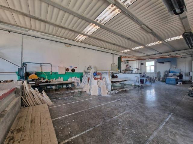 Locale Commerciale in vendita a Quattro Strade, Orbetello