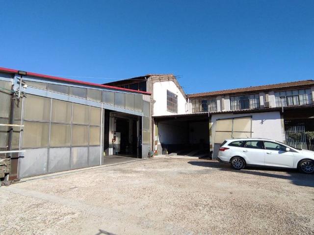 Locale Commerciale in vendita a Oriolo Romano, Lazio