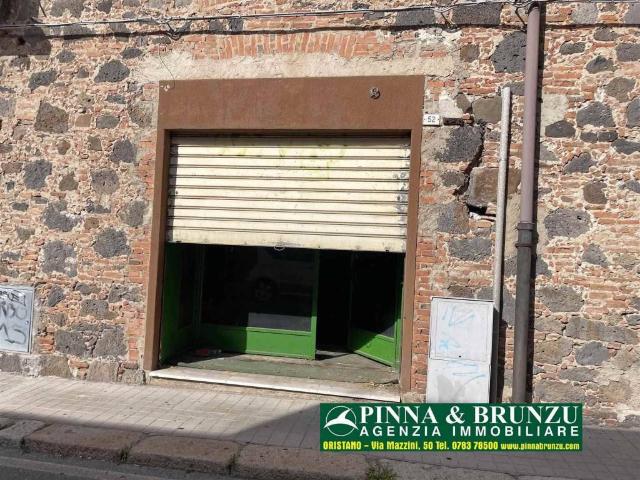 Locale Commerciale in vendita a Su Brugu, Oristano