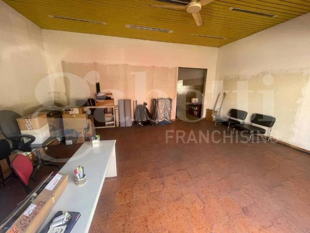 Locale Commerciale in vendita a Palazzi Saia, Oristano