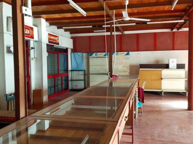 Locale Commerciale in vendita a Oristano, Sardigna/Sardegna