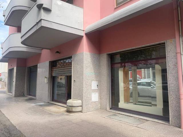 Locale Commerciale in vendita a San Nicola, Oristano