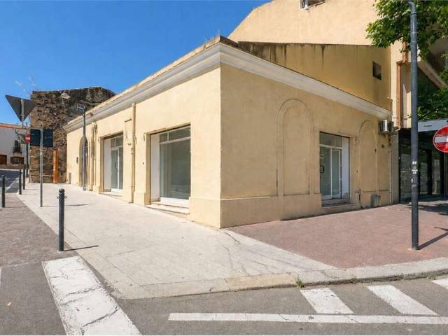 Locale Commerciale in vendita a Su Brugu, Oristano