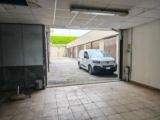 Locale Commerciale in vendita a Ornago, Lombardia
