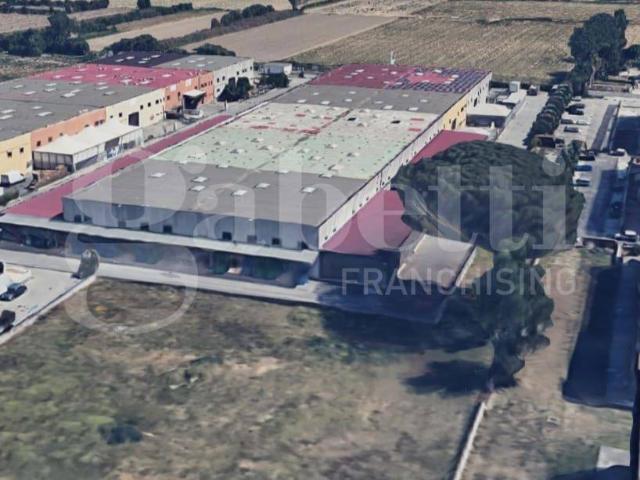Locale Commerciale in vendita a Casapozzano, Orta Di Atella