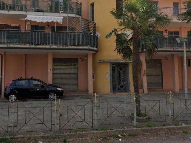 Locale Commerciale in vendita a Orta Di Atella, Campania