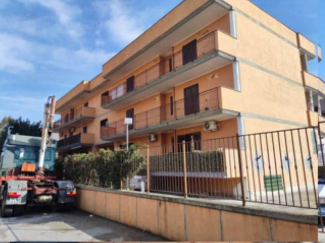 Locale Commerciale in vendita a Orta Di Atella, Campania