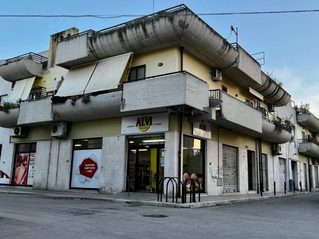 Locale Commerciale in vendita a Puglia, Foggia