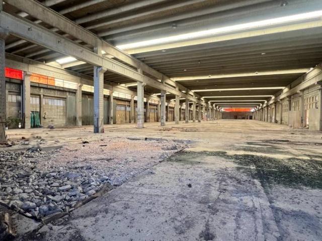 Locale Commerciale in vendita a Caldare, Orte