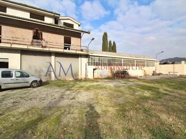 Locale Commerciale in vendita a Marche, Fermo