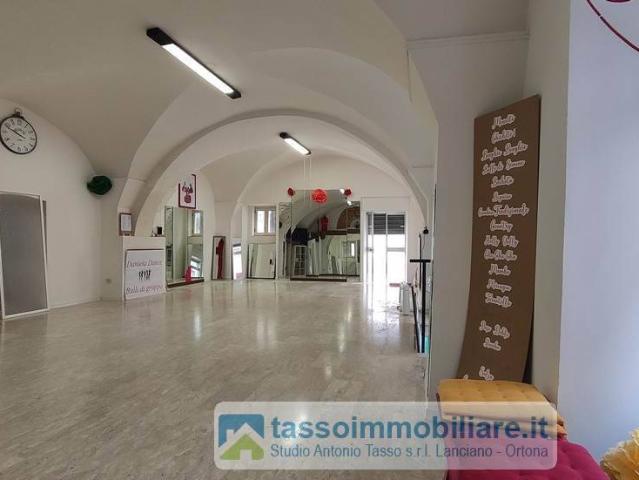 Locale Commerciale in vendita a Ortona, Abruzzo