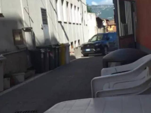 Locale Commerciale in vendita a Ortucchio, Abruzzo