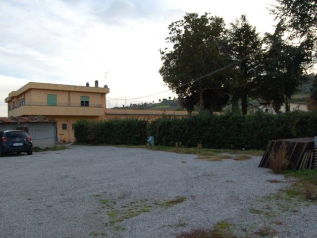 Locale Commerciale in vendita a Orvieto, Umbria